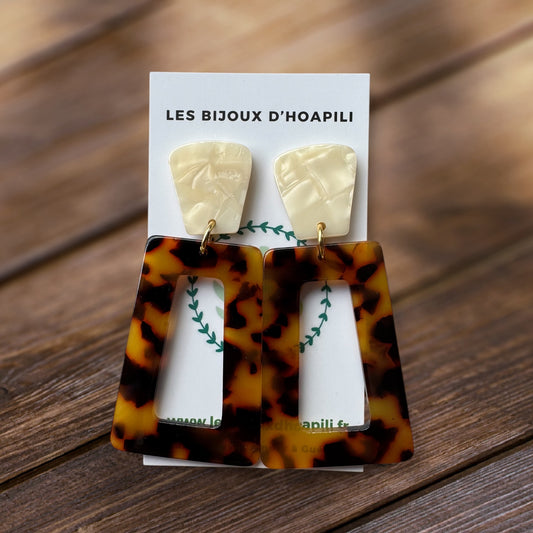 Boucles d’oreilles trapèze écaille de tortue et crème