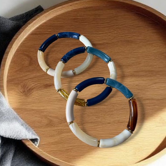 Bracelet petite perles tubes ton bleu marine