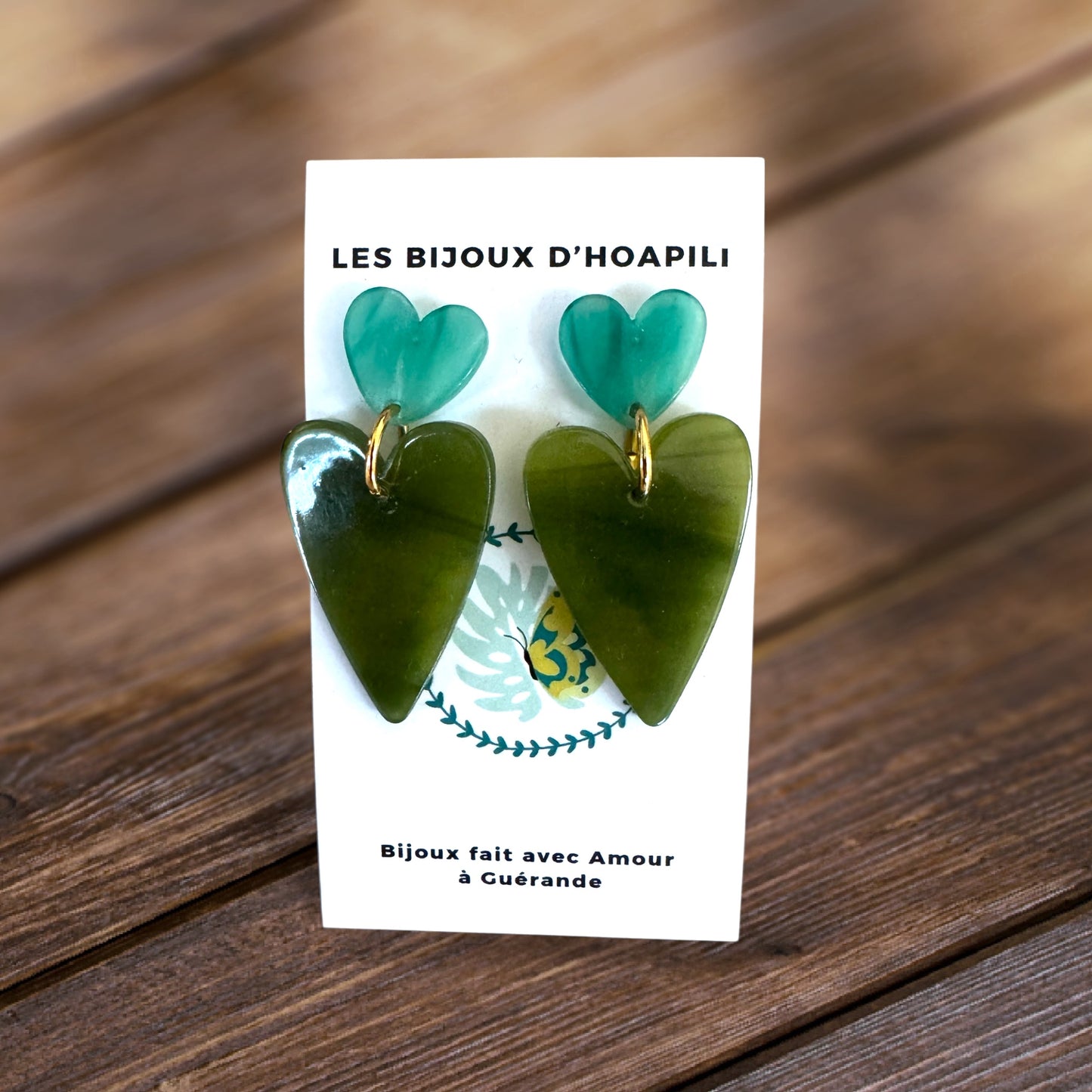 Duo de Cœurs Allongés Verts : Élégance Naturelle et Apaisante