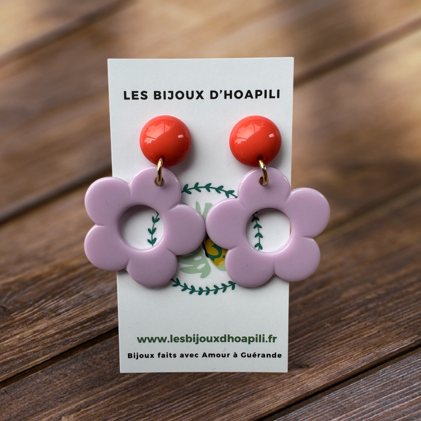 Boucles d’oreilles fleur violettes et clou orangé tendre