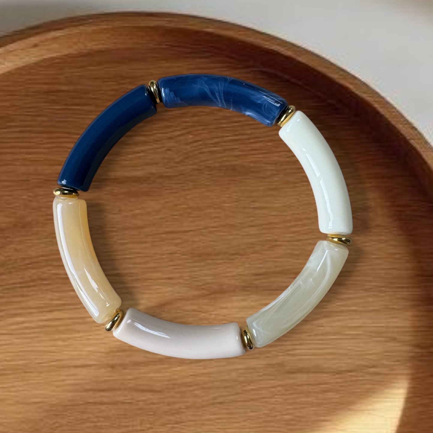 Bracelet petite perles tubes ton bleu marine